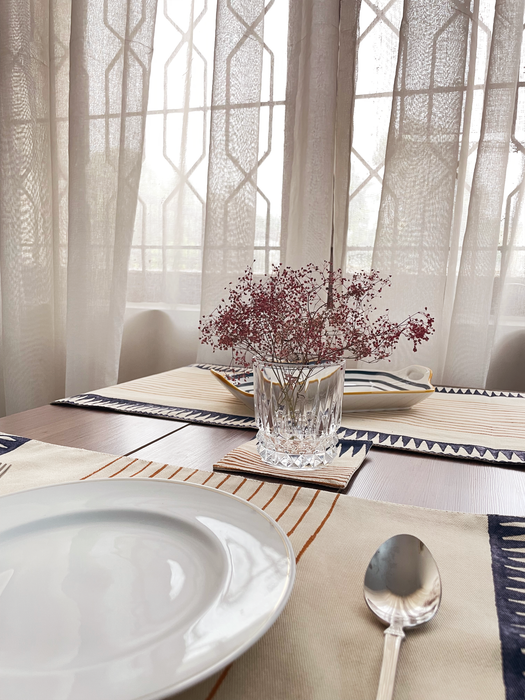 Within The Lines  - Table for 6 persons