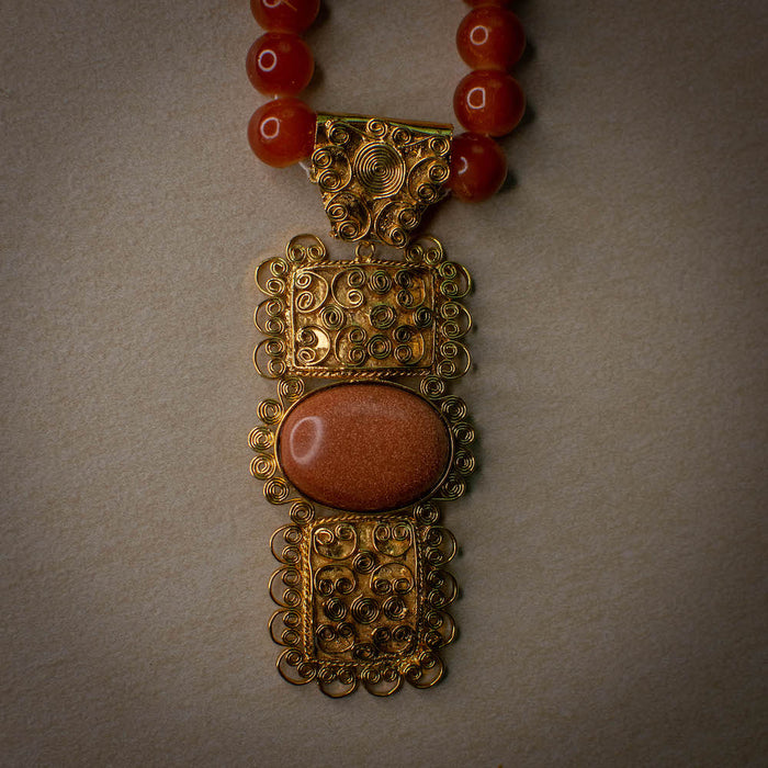 Sunlit – Agate and Sun Stone Pendant